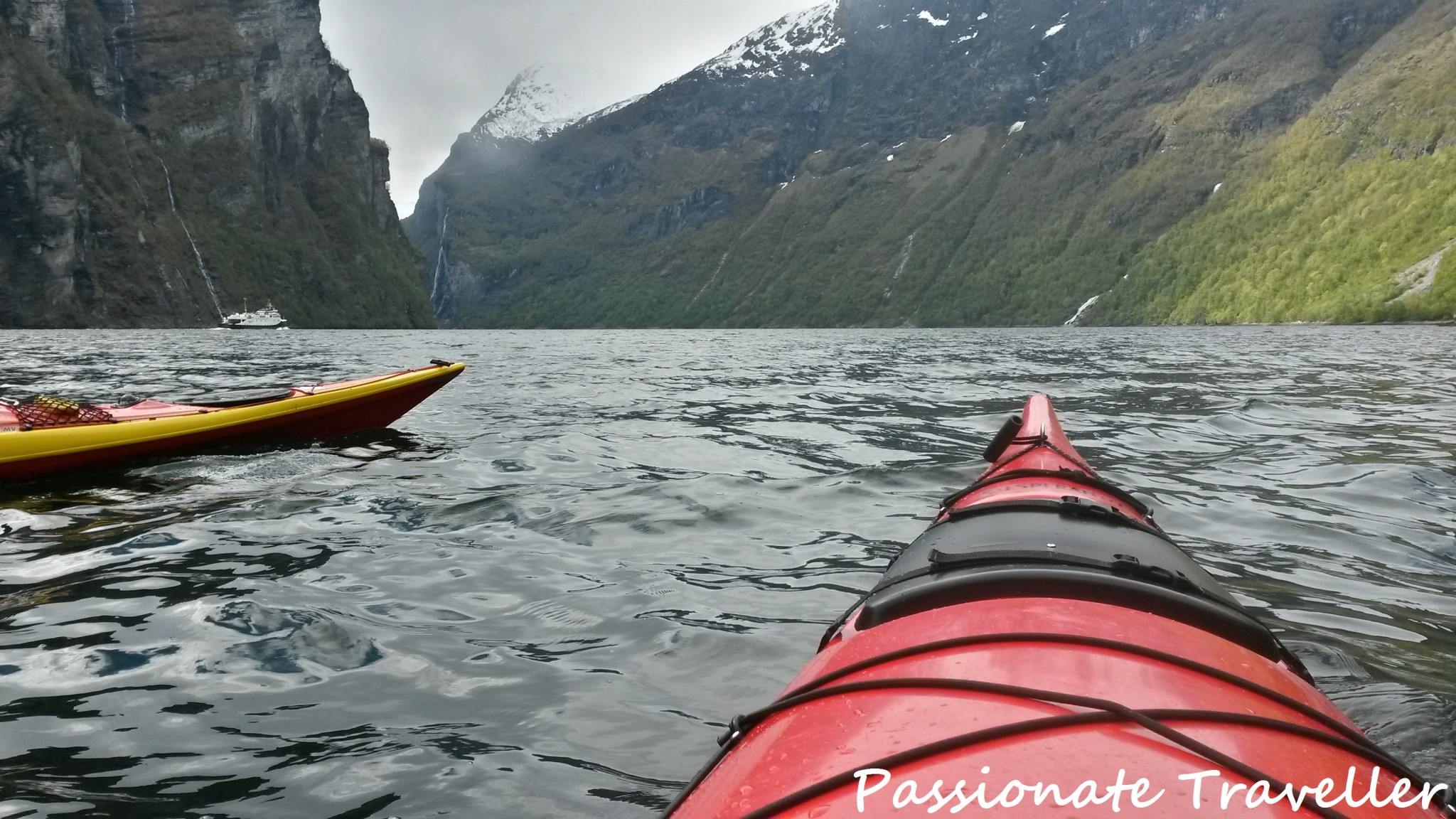 Norjan vuonoristeily: Kajakkimelontaa Geirangerinvuonossa