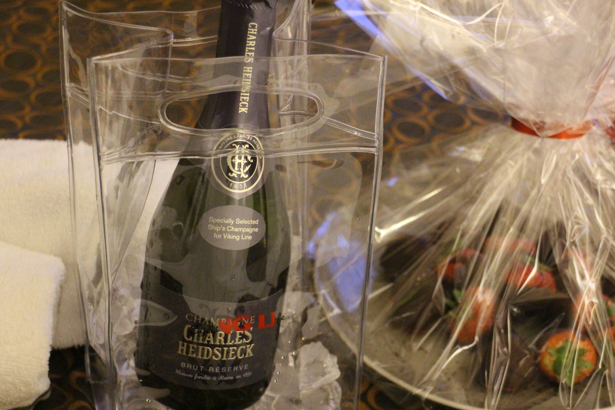 Viking Line laivan samppanja