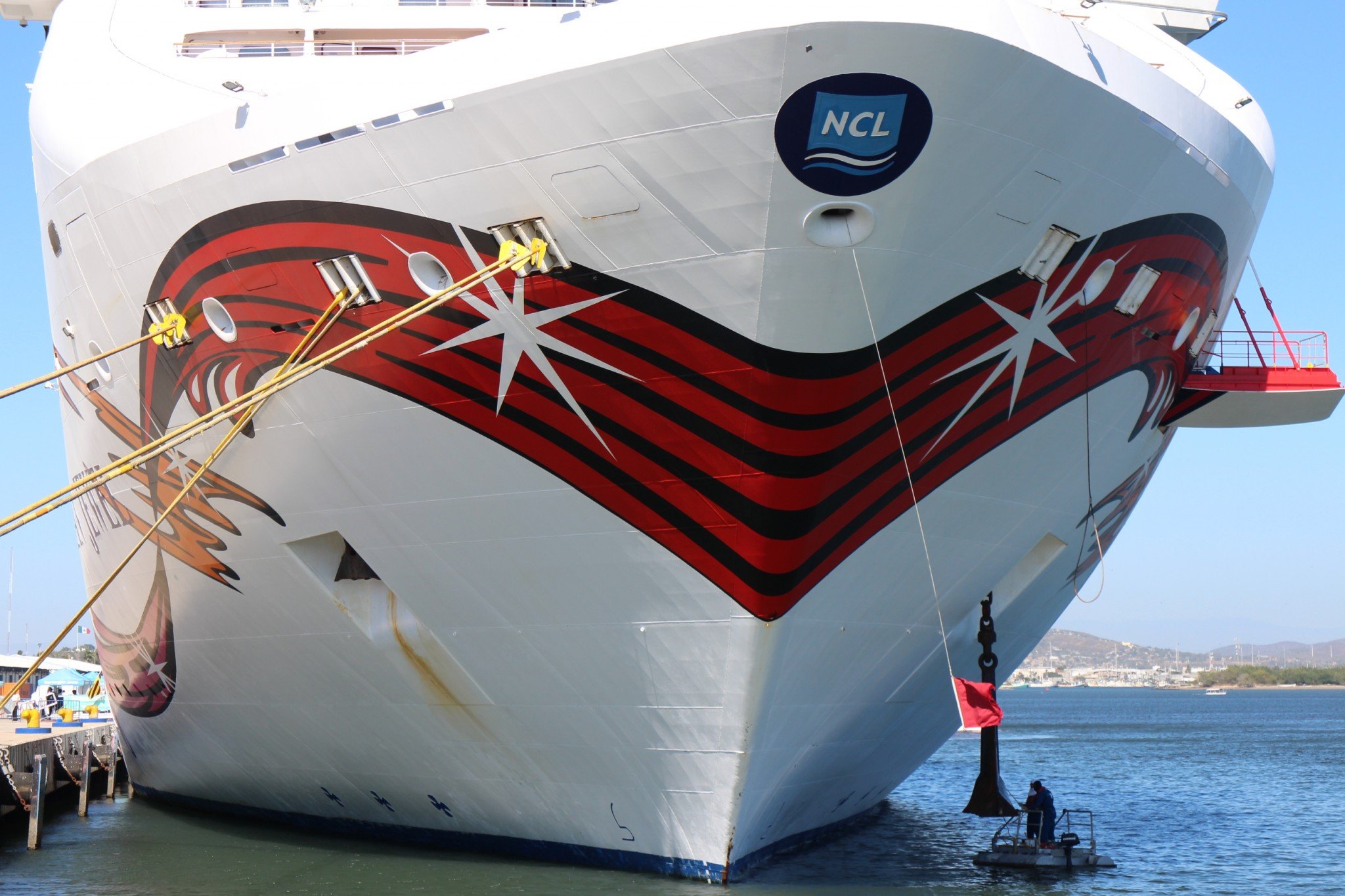 Norwegian Jewel crew