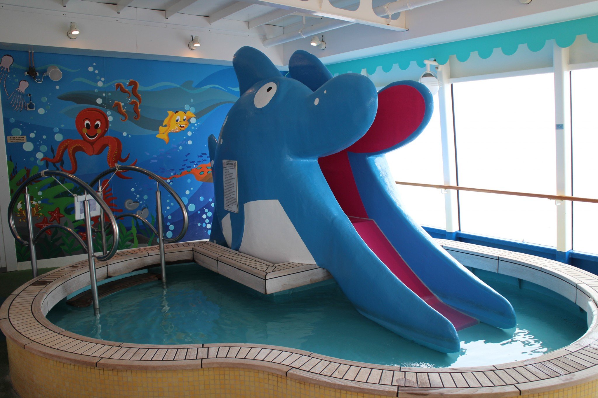 Norwegian Jewel kid's pool