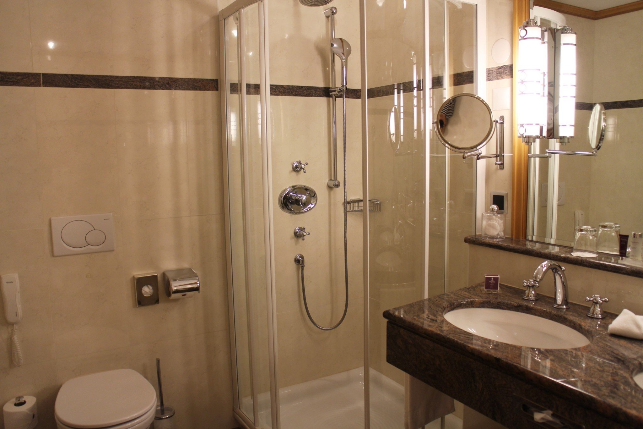 Grand Hotel Kronenhof Bathroom