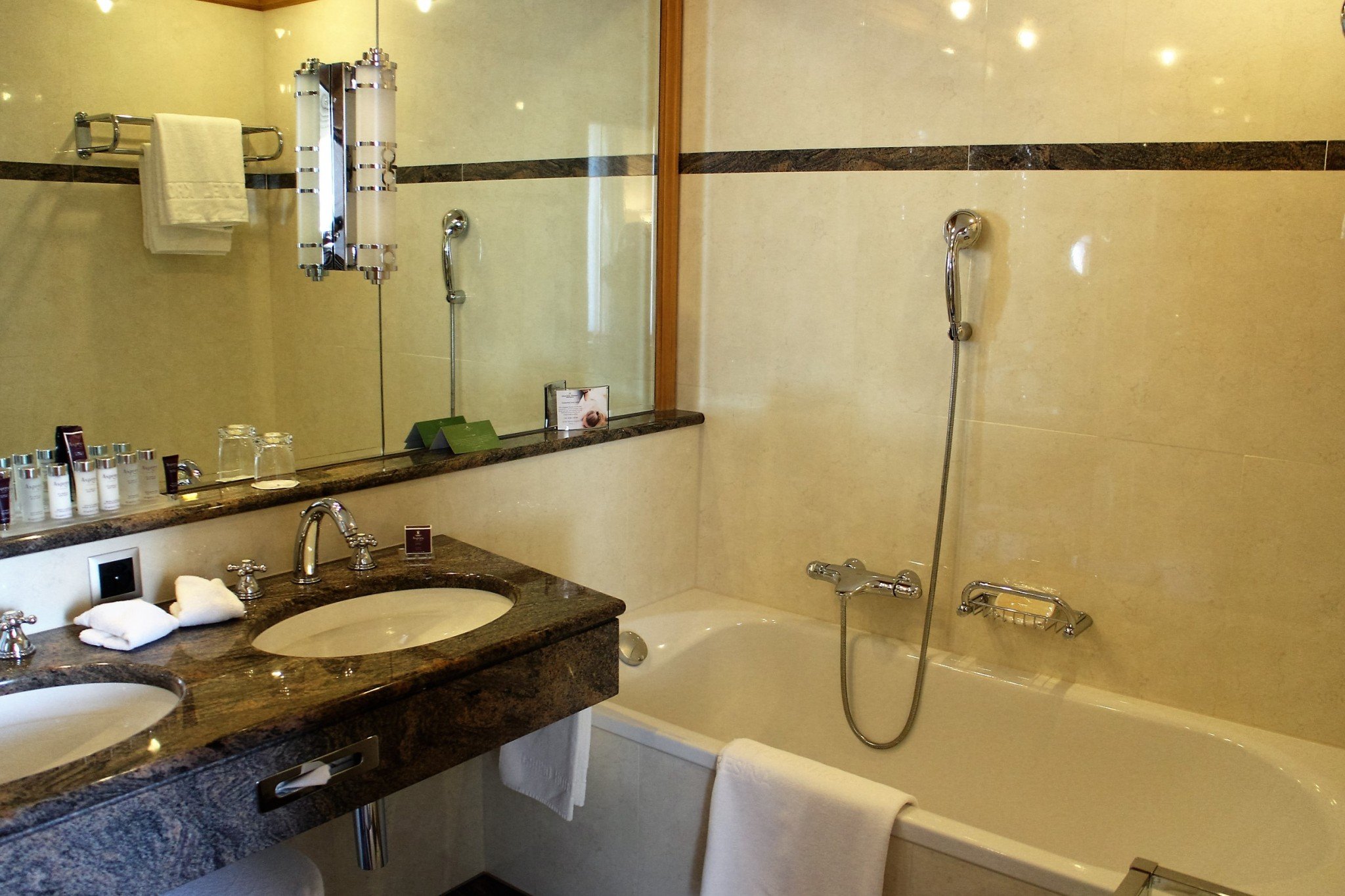 Grand Hotel Kronenhof Double Room Comfort Bathroom