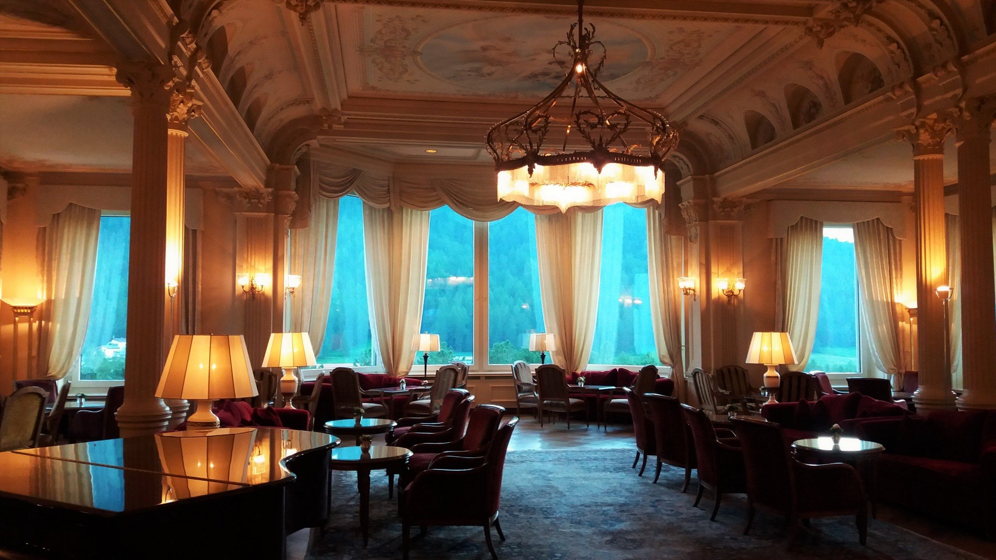 Grand Hotel Kronenhof lobby