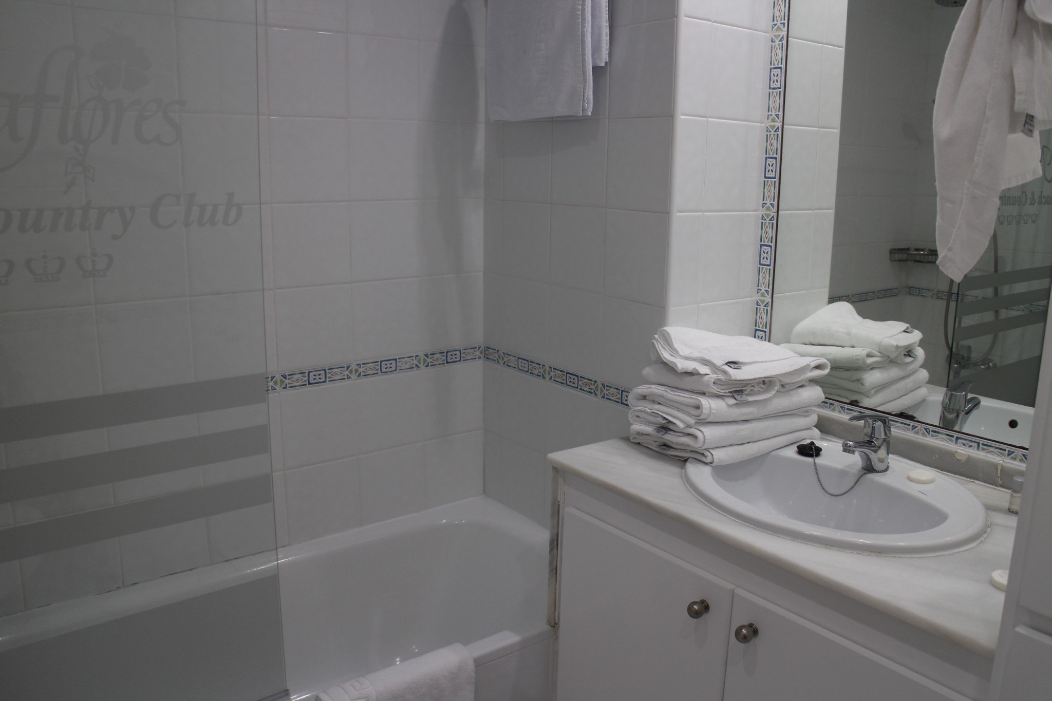 Miraflores Beach & Country Club Bathtub