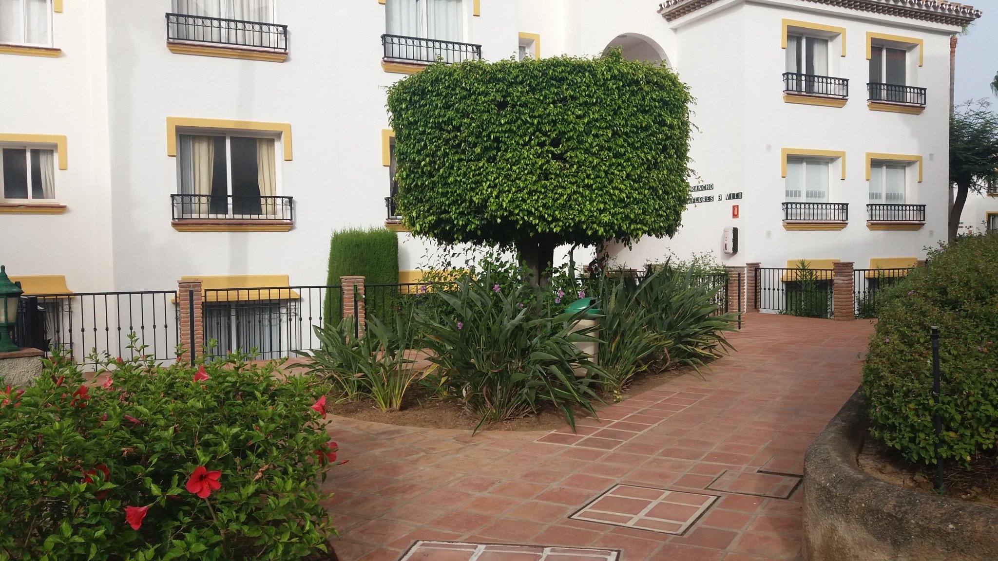Miraflores Beach & Country Club Garden 3