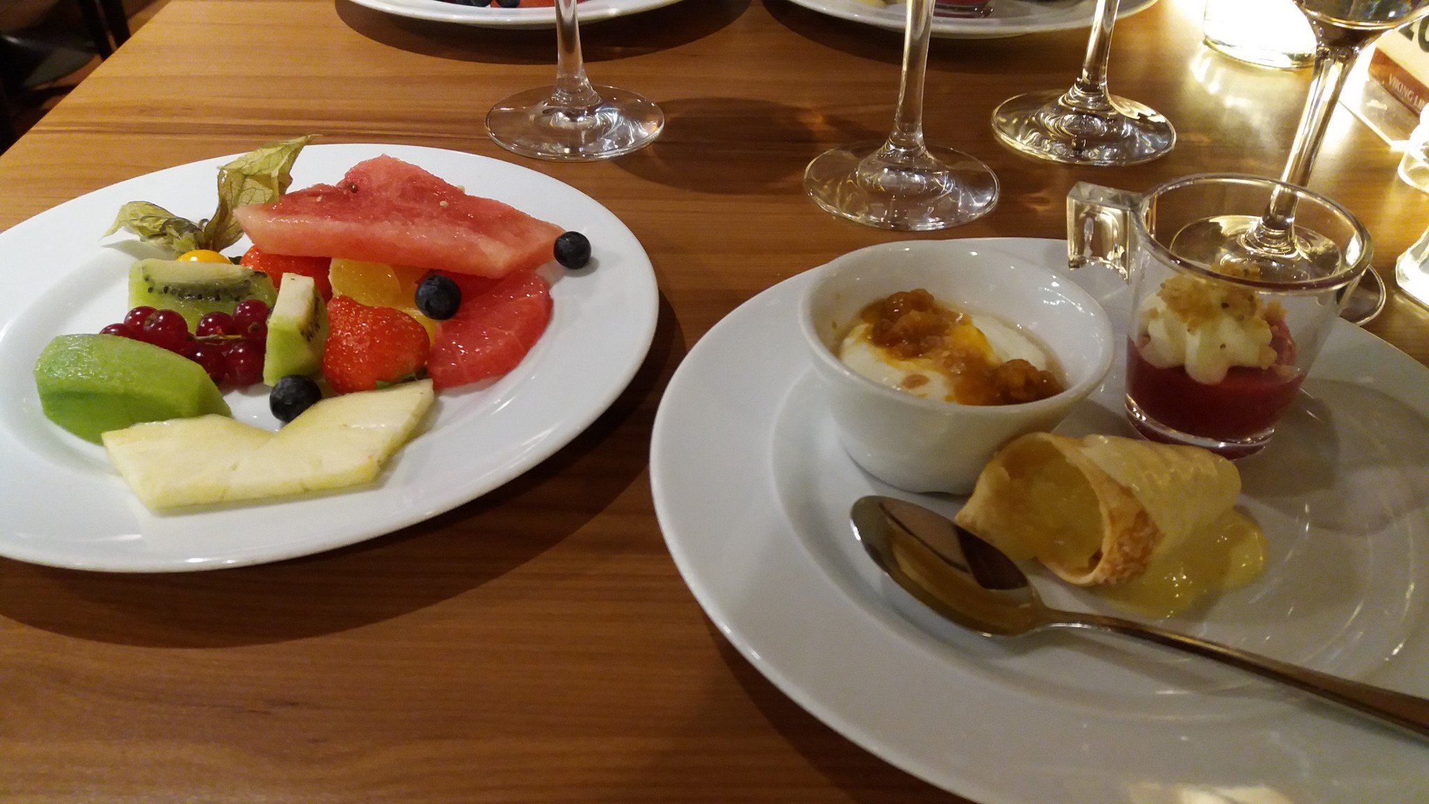 Mariella Retroristeily Ocean Grill jälkiruokapöytä