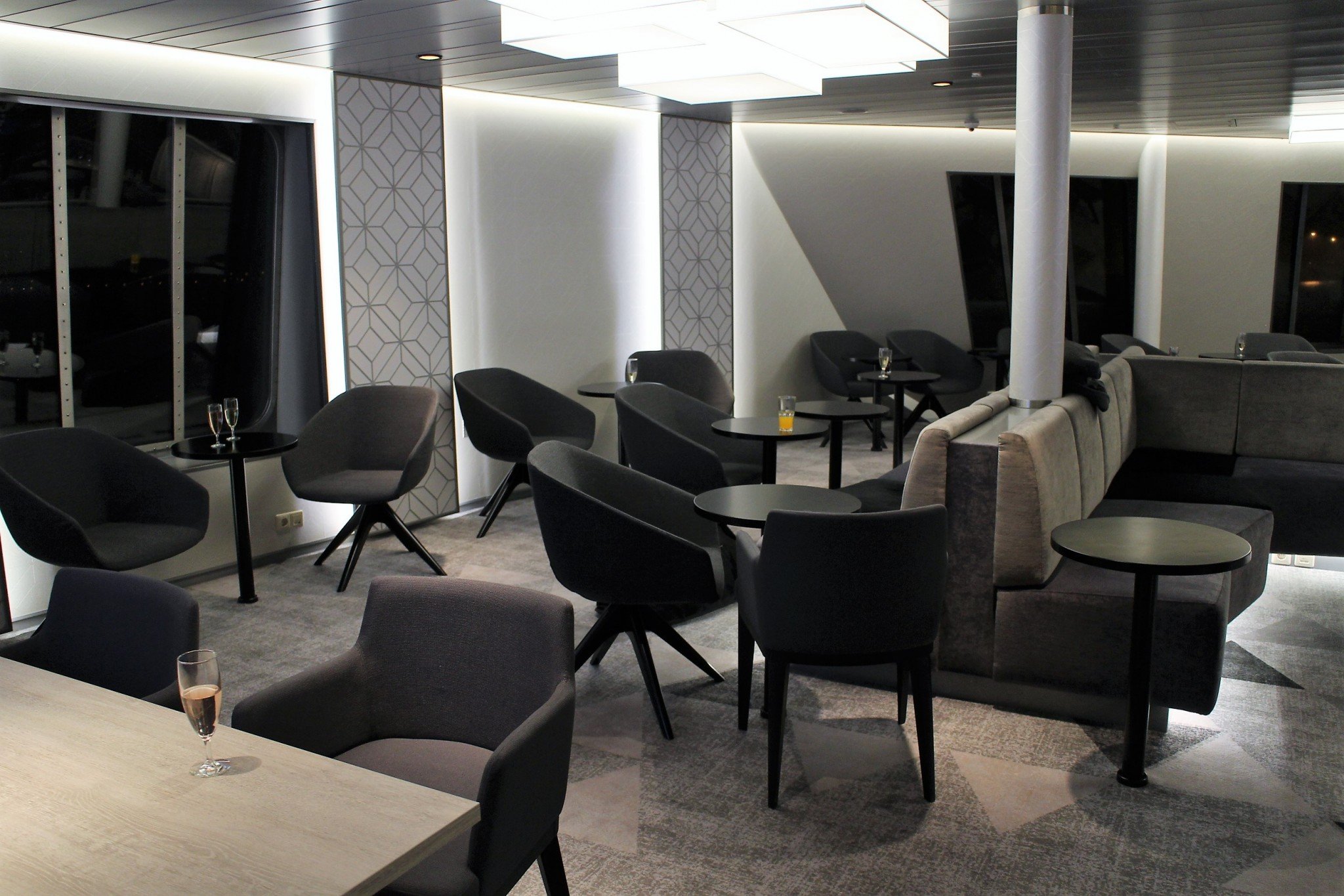 Megastar Comfort Lounge 1