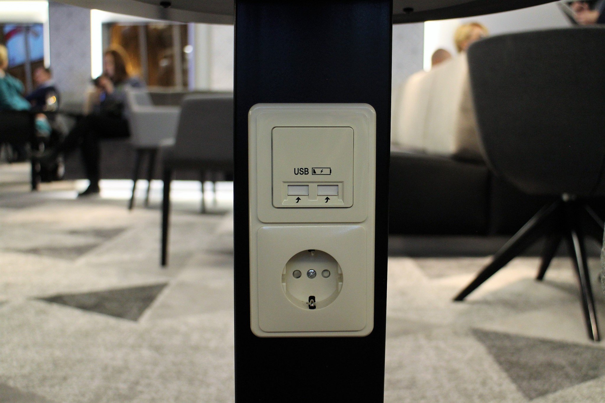 Megastar Comfort Lounge latauspistoke