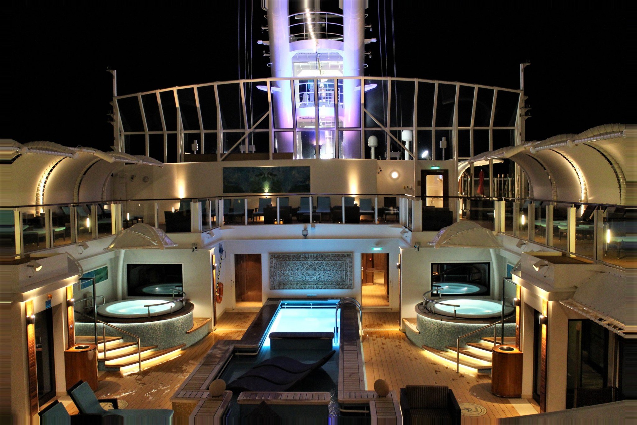 Norwegigian Getaway The Haven Courtyard