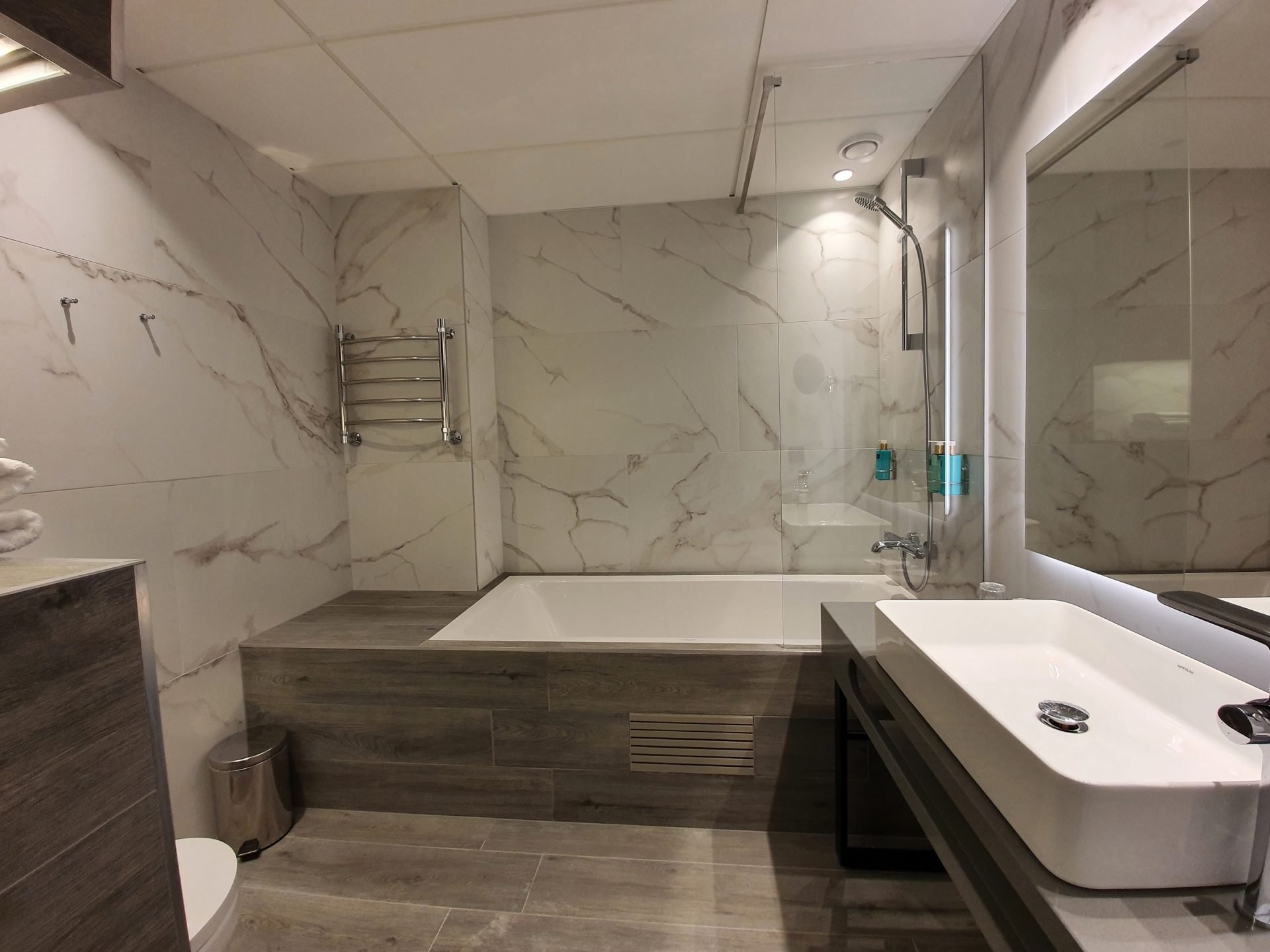 Tallink City Hotel De luxe kylpyhuone