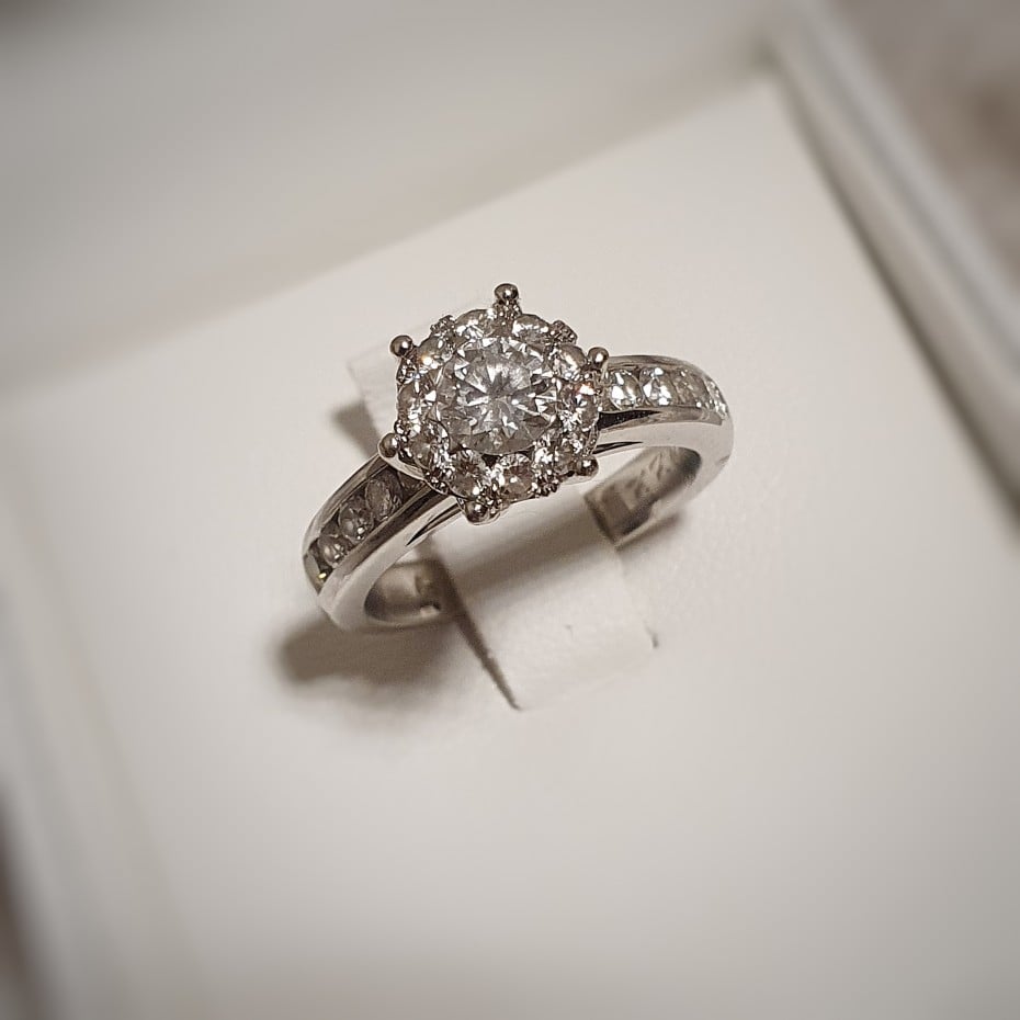 Suokko laboratoriotimanttisormus