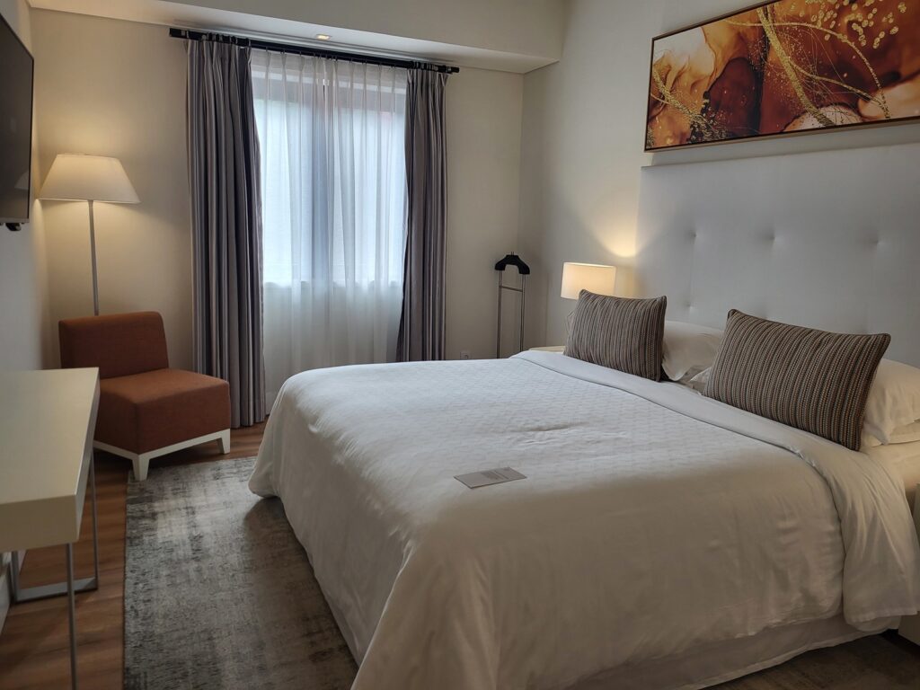 Sheraton Cascais Resort bedroom