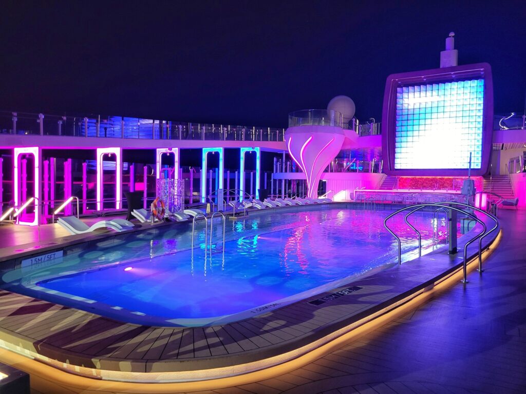 Celebrity Edge uima-allaskansi